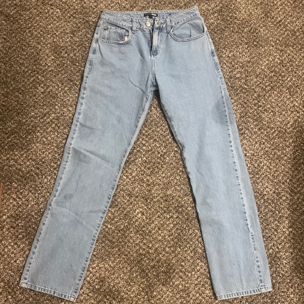 Fashion nova 90s style jeans light wash . Size 0 fits 24/25 waist never worn